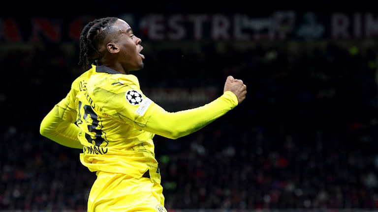 Pemain B Dortmund Bynoe -Gittens melakukan selebrasi usai mencetak gol ke gawang Milan. Foto;Reuters