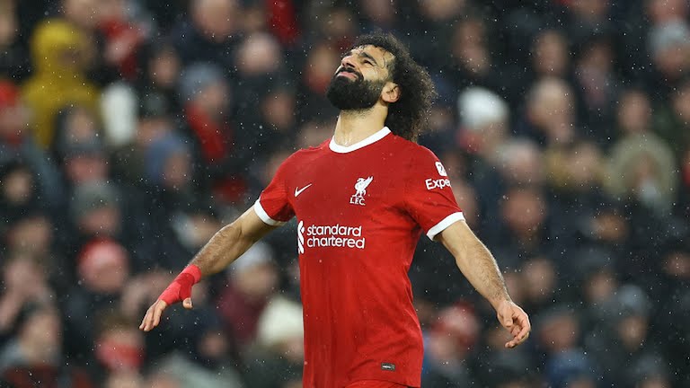 Penyerang Liverpool, M Salah mencetak dua gol ketika timnya menang 4-2 atas Newcastle dalam lanjutan Liga Inggris 2023/2024 di Stadion Anfield, Selasa (2/1/2024)