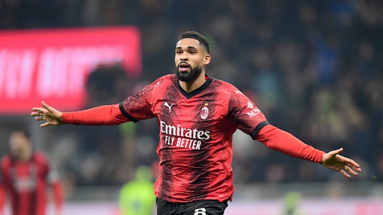 Pemain tengah Milan, Ruben Loftus -Cheek melakukan selebrasi usai mencetak gol ke gawang Bologna. Kedua tim bermain imbang 2-2 dalam laga tersebut. Foto:reuters