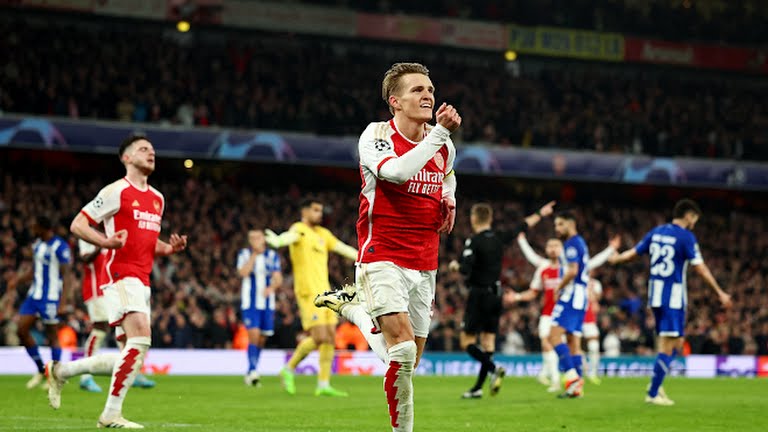 Pemain Arsenal, L Trossard merayakan golnya ke gawang Porto dalam lanjutan leg kedua Liga Champions 2023/2024 di Stadion Emirates, Rabu (13/3/2024). Foto:reuters