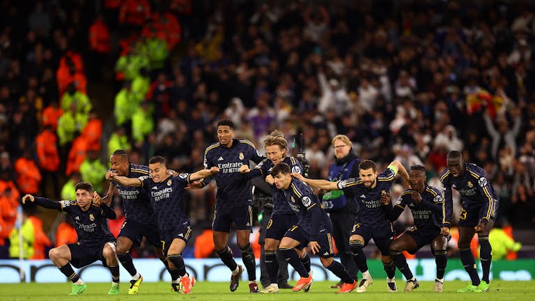 Pemain Real Madrid melakukan selebrasi usai menang atas Manchester City di ajang Liga Champions. foto:reuters