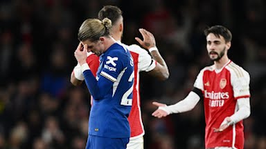 Pemain Chelsea terlihat lesu ketika gawangnya dijebol pemain Arsenal dalam lanjutan Liga Inggris, Rabu (24/4/2024). Dalam laga itu Arsenal menang 5-0.foto:reuters