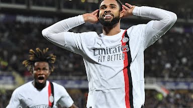 Pemain Milan, R Loftus Cheek melakukan selebrasi ke gawang Fiorentina.Dalam laga tersebut Milan menang 2-1. Foto: Reuters