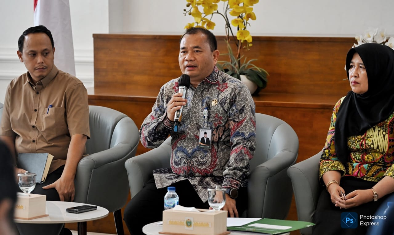 Timur Tumanggor di Lobby Dekranasda, Kantor Gubernur Sumut. (Kominfo Sumut Dok)