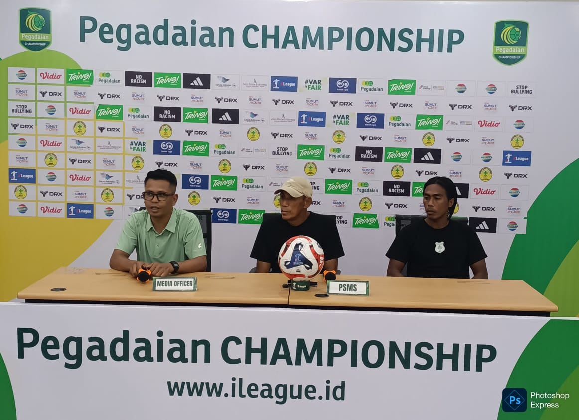 Weilliansyah didampingi Erwin Gutawa dan Media Officer Chandra Sembiring gelar temu pers sebelum laga menghadapi Garudayaksa FC di Stadion Utama Sumut. (Kitamedan.com)