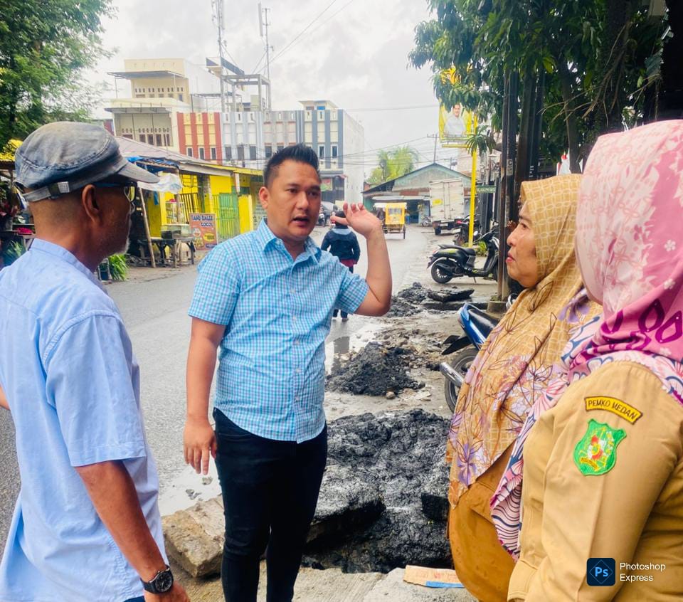 Reza Pahlevi turun tangan gotong royong bersihkan drainase atasi banjir di Tanjung Gusta. (Ist)