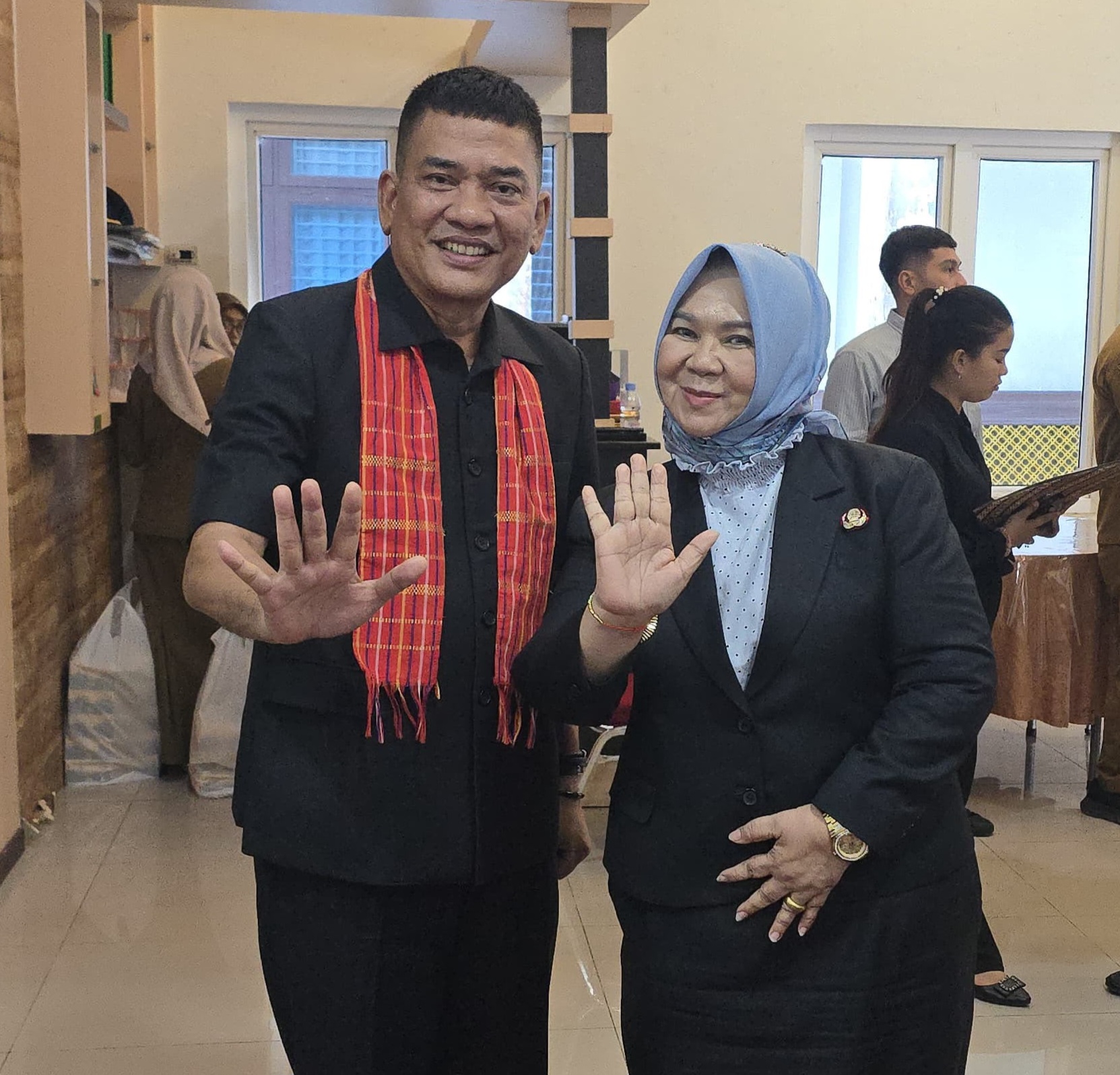 Edi Bahagia bersama Plt Bupati Langkat. Tiorita Br Surbakti